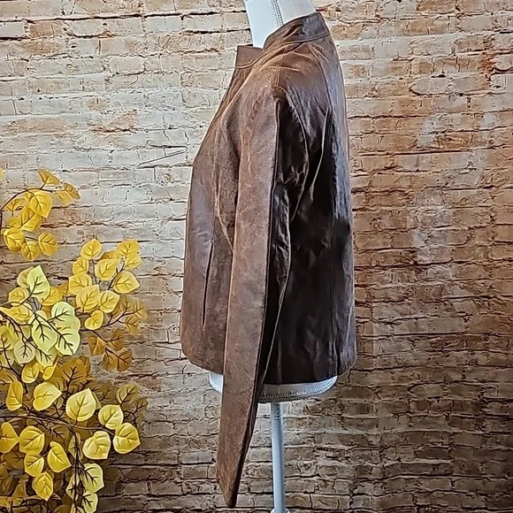 VINTAGE ARMANI COLLEZIONE BROWN DISTRESSED LEATHER ZIP-UP JACKET - Picture 5 of 16
